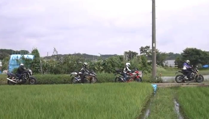 農地にライダー登場!